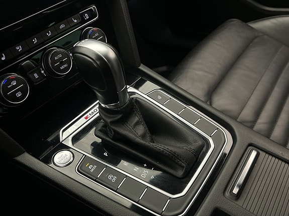 Volkswagen Passat 19 of 30