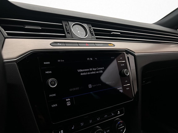 Volkswagen Passat 17 of 30