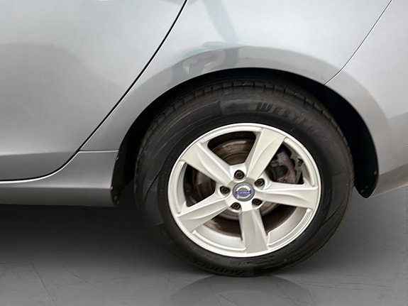 Volvo V40 25 of 25