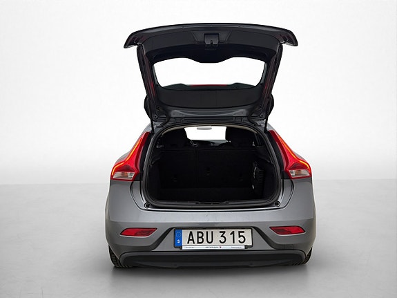 Volvo V40 21 of 25