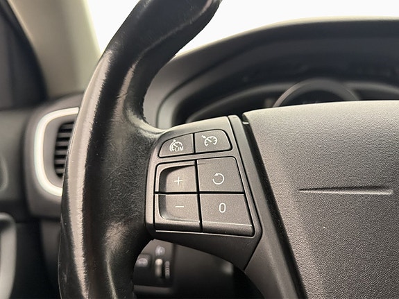 Volvo V40 12 of 25