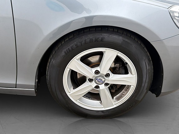 Volvo V40 23 of 25
