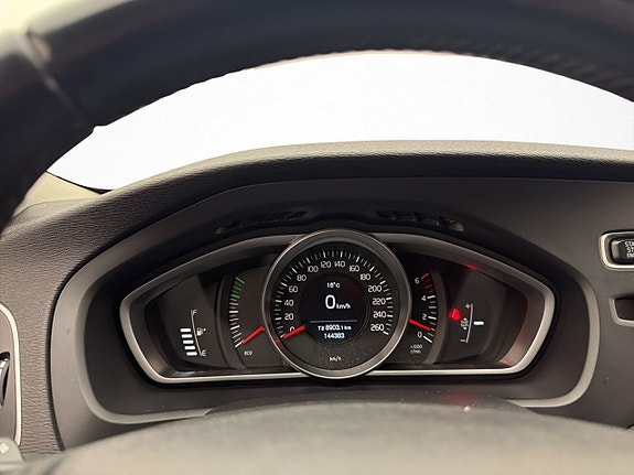 Volvo V40 13 of 25