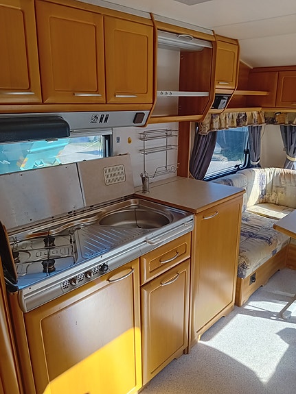 Knaus 560 Azur Royale Fullbredd Dubbelbädd 8 of 19
