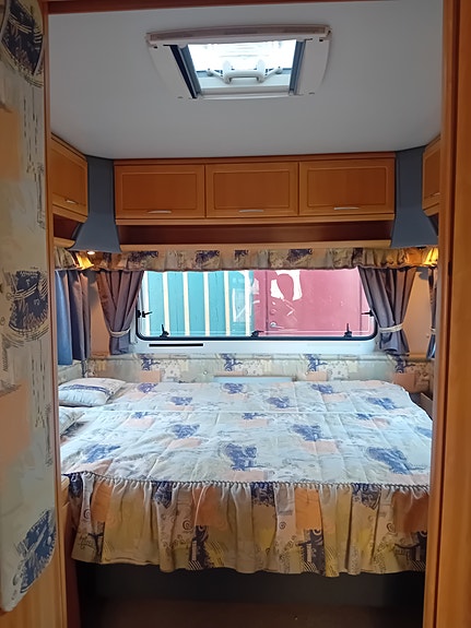 Knaus 560 Azur Royale Fullbredd Dubbelbädd 10 of 19