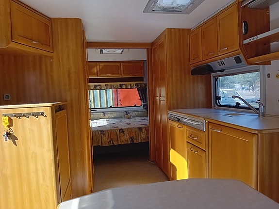Knaus 560 Azur Royale Fullbredd Dubbelbädd 5 of 19