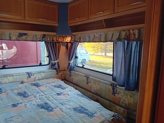 Knaus 560 Azur Royale Fullbredd Dubbelbädd 12 of 19