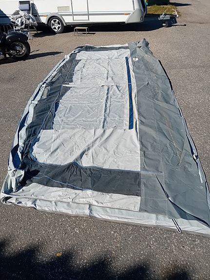 Knaus 560 Azur Royale Fullbredd Dubbelbädd 18 of 19
