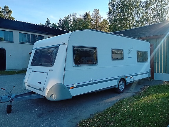 Knaus 560 Azur Royale Fullbredd Dubbelbädd 2 of 19