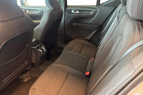 Volvo EX40 13 of 24