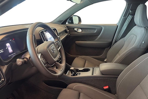 Volvo EX40 14 of 24