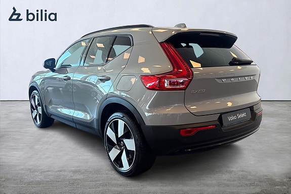 Volvo EX40 2 of 24