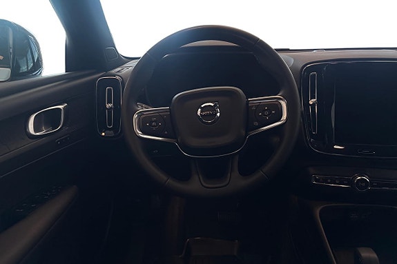 Volvo EX40 11 of 24