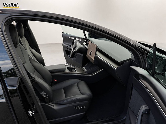 Tesla Model X 9 of 11