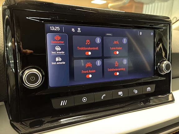 Seat Arona 19 of 23