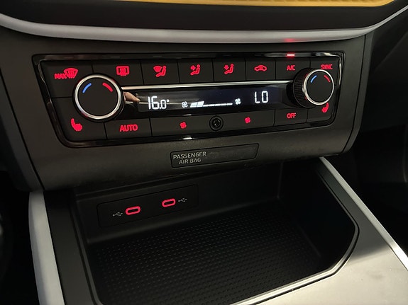 Seat Arona 21 of 23