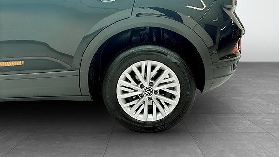 Volkswagen T-Roc 6 of 12