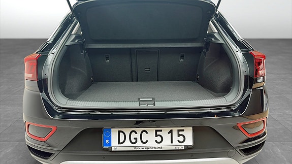 Volkswagen T-Roc 12 of 12