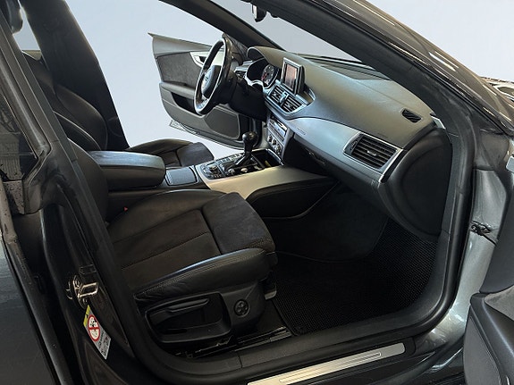 Audi A7 10 of 23