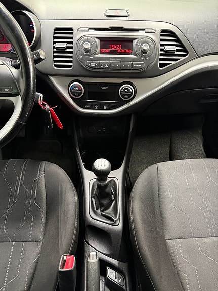Kia Picanto 15 of 19