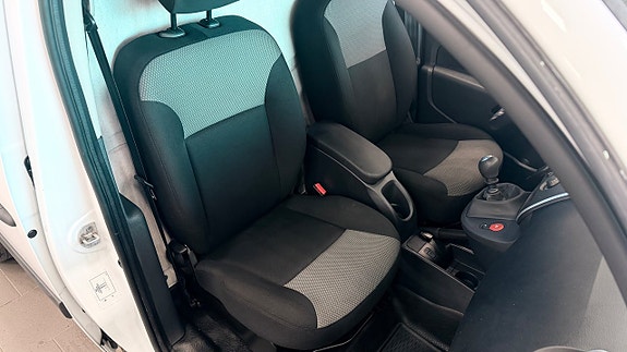 Renault Kangoo Express 13 of 19