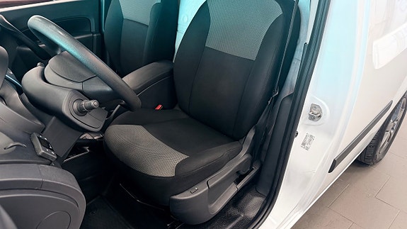 Renault Kangoo Express 15 of 19