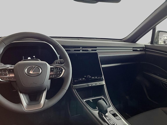 Lexus LBX 8 of 17