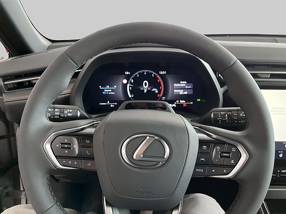 Lexus LBX 10 of 17