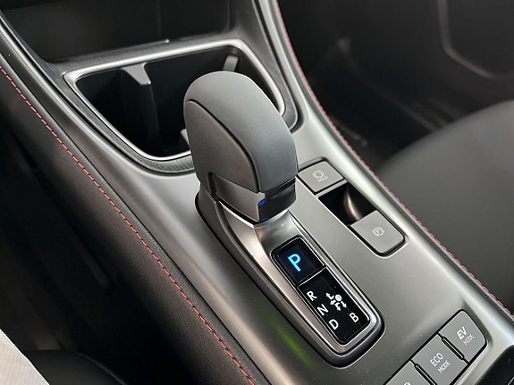 Lexus LBX 14 of 17