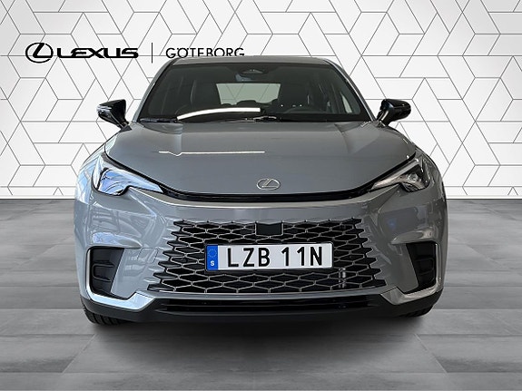 Lexus LBX 6 of 17