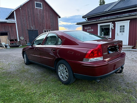 Volvo S60 2 of 7