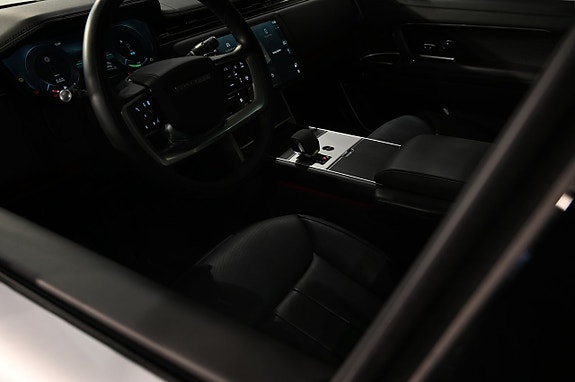 Land Rover Range Rover 11 of 24