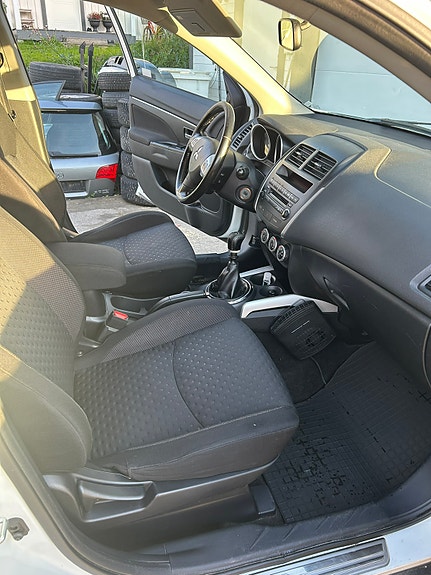 Mitsubishi ASX 2 of 4
