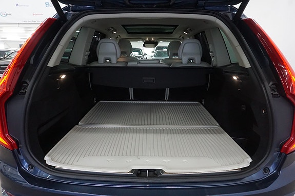 Volvo XC90 8 of 30