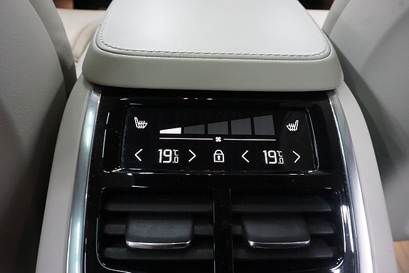 Volvo XC90 29 of 30