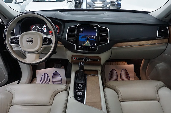 Volvo XC90 11 of 30