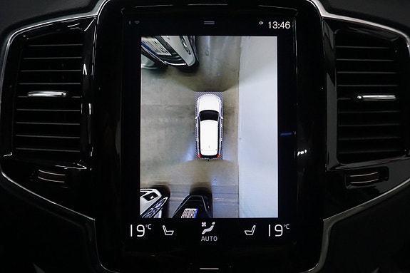 Volvo XC90 16 of 30