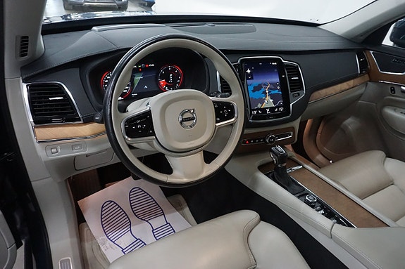 Volvo XC90 12 of 30