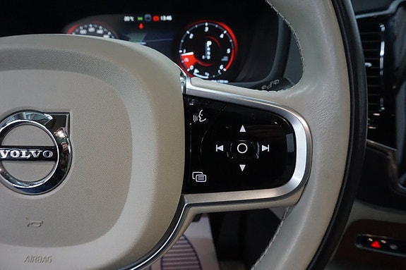 Volvo XC90 15 of 30