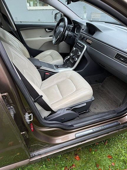 Volvo V70 6 of 8