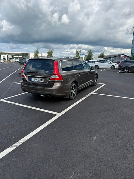 Volvo V70 2 of 8