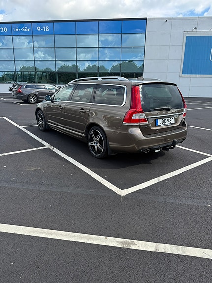 Volvo V70 3 of 8