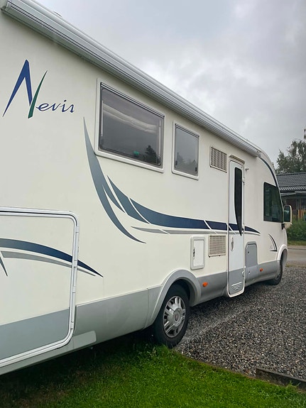 Mclouis Nevis 872 10 of 11