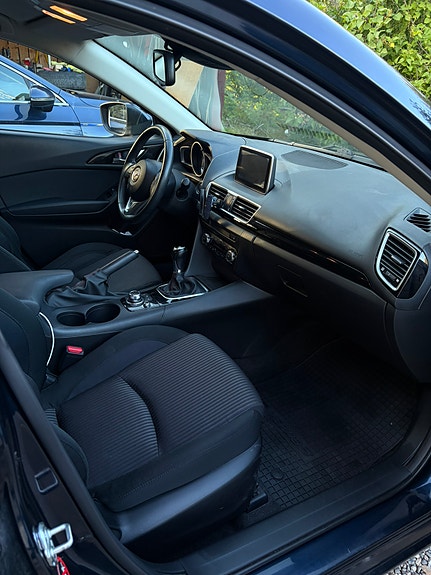 Mazda 3 8 of 12