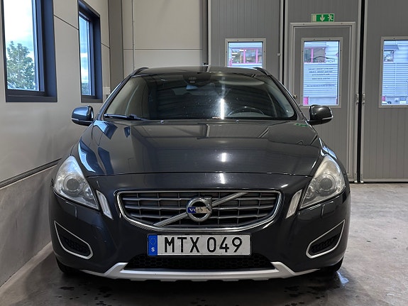 Volvo V60 2 of 18