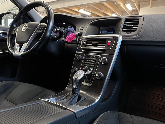 Volvo V60 11 of 18