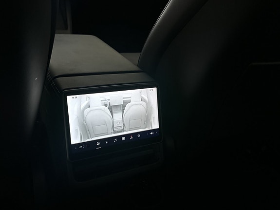 Tesla Model 3 17 of 30