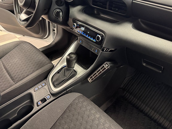 Toyota Yaris 10 of 12
