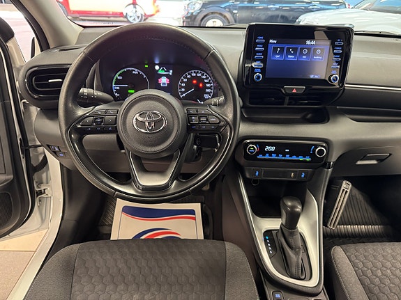 Toyota Yaris 6 of 12