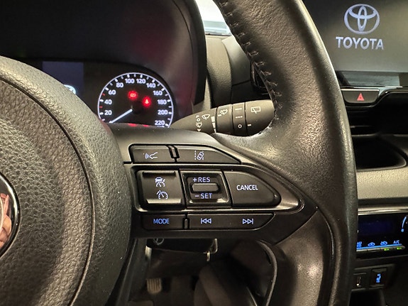Toyota Yaris 8 of 12